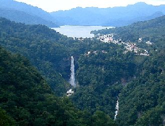 中禅寺湖と華厳の滝